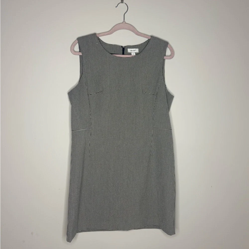 Macy’s ON 34th Sleeveless Black and Cream Houndstooth Mini Shift Dress - Picture 5 of 8